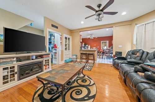 2 Town Hill St, Quincy MA 02169-6417 exterior