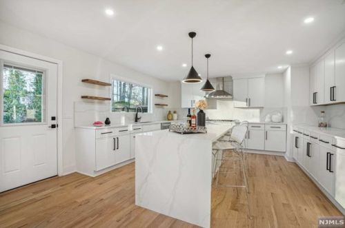 135 Knickerbocker Rd, Cresskill NJ  07626-2439 exterior