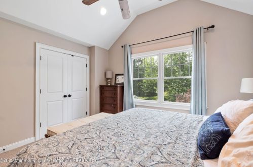 210 White Rd, Little Silver NJ 07739-1137 exterior