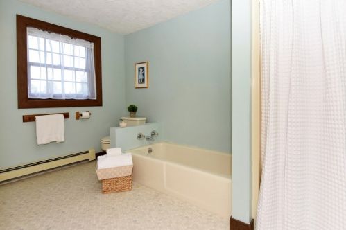 11 Clifford Rd, Southborough MA 01772-1502 exterior