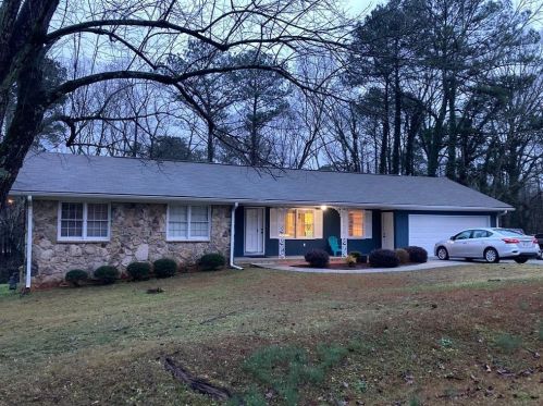 1345 Earle Ct, Conyers GA exterior