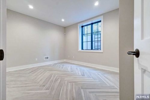 158 Magnolia Ave, Tenafly NJ  07670-1828 exterior