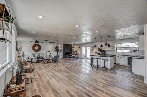 3212 Captain Dreyfus Ave, Phoenix AZ  85032-6146 exterior