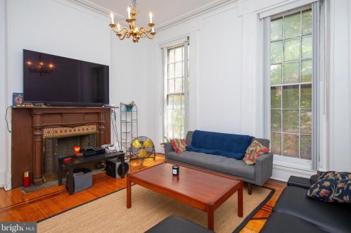 334 15 St, Philadelphia PA 19102-0010 exterior