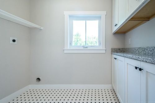 62 Dudley Rd, Sutton MA 01590-3037 exterior