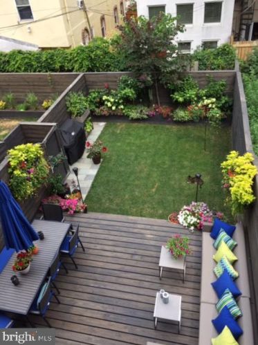 943 6th St, Philadelphia, PA 19123-1405