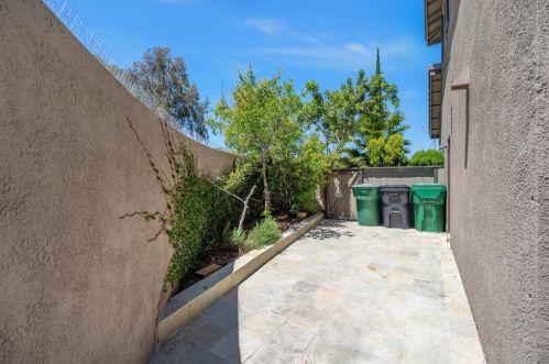 2 Bayfield, Irvine CA  92614-7907 exterior