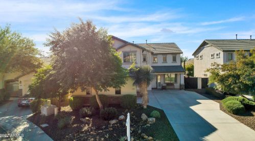 2413 Bent Tree Dr, Phoenix, AZ 85085-4738