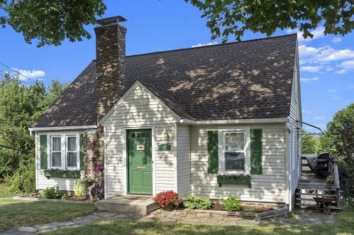 736 Grove St, Worcester, MA 01605-3141