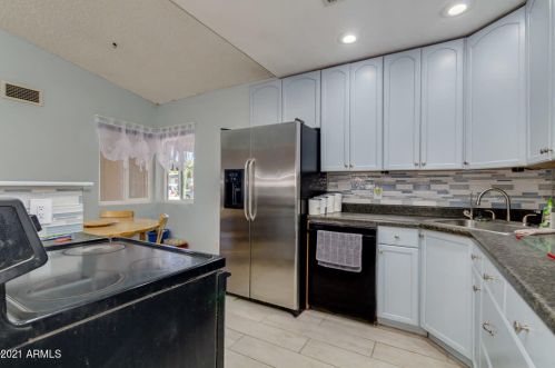 1018 Danbury Rd, Phoenix, AZ 85023-2636