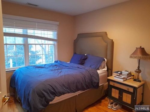 120 Stonegate Trl, Cresskill NJ 07626-2437 exterior