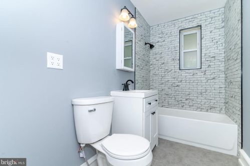 246 Queen St, West Deptford NJ  08096-2254 exterior