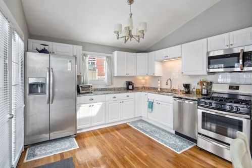 4 Linden Pl, Weymouth, MA 02189-1607