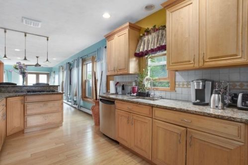 167 Wilson Rd, Nahant MA 01908-1022 exterior