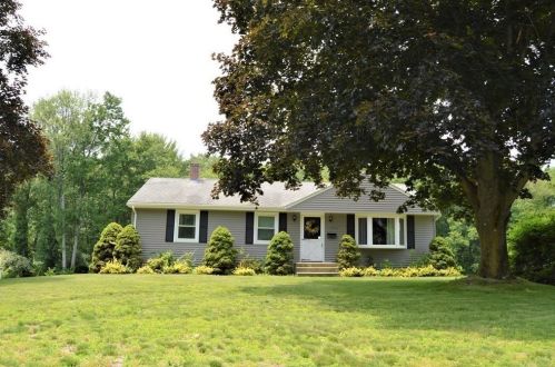 1084 Main St, Agawam, MA 01001-2582