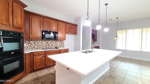 1920 Blaylock Dr, Phoenix AZ  85085-1715 exterior