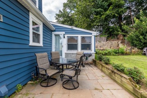 27 Fairfield St, Dedham MA 02026-1405 exterior