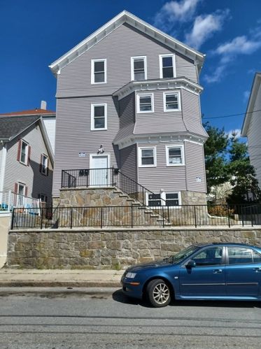218 Albion St, Fall River, MA 02723-2218