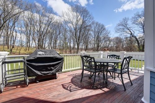 208 Vly Rd, Needham MA 02492-4720 exterior