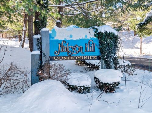 6206 Halcyon Dr, Worcester MA 01606-1884 exterior