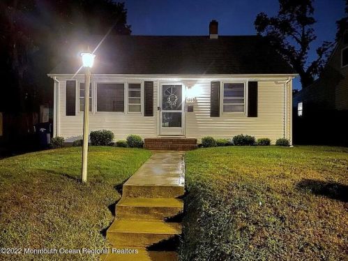 1305 Birch Ave, Tinton Falls NJ  07712-4514 exterior