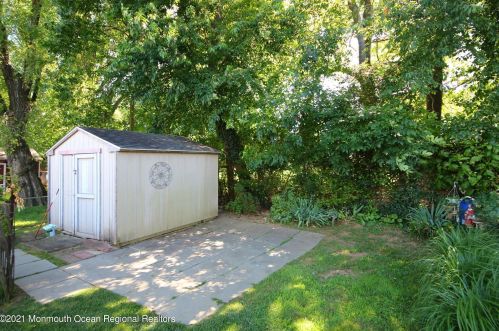 105 Barker Ave, Tinton Falls NJ  07724-2942 exterior