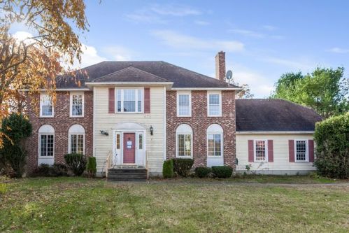 8 Eagle Dr, Norfolk, MA 02056-1926