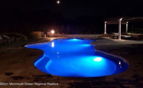 530 Little Silver Pt Rd, Little Silver NJ 07739-1736 exterior