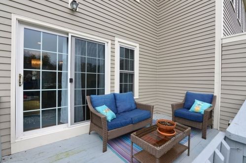 45 Cliff Dr, Taunton MA 02780-1197 exterior