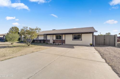 1533 Behrend Dr, Phoenix, AZ 85027-4211