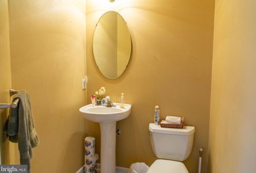 128 Mt Vernon Ct, West Deptford NJ 08096-6895 exterior