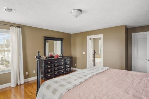 62 Chelsea Dr, Seekonk MA 02771-4923 exterior