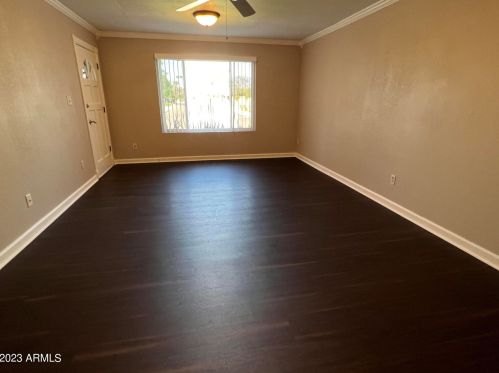 8121 16th Dr, Phoenix AZ  85021-5412 exterior