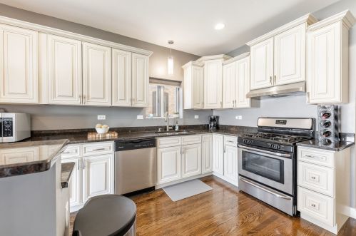 1907 Wenonah Ave, Forest View IL 60402-1666 exterior