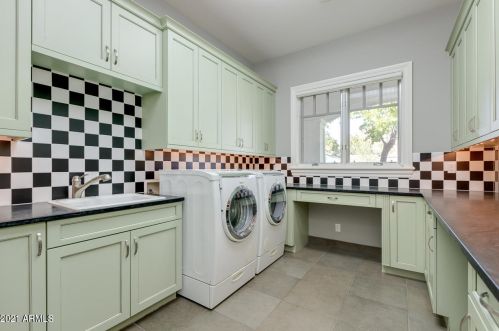 5621 Calle Camelia, Phoenix AZ 85018-4617 exterior