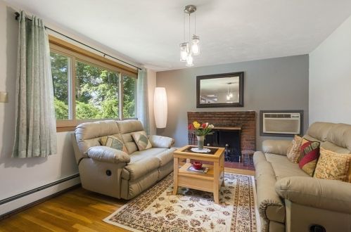 2 Jonathan Rd, Burlington MA 01803-1414 exterior