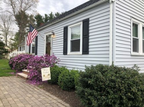 28 Highland Ave, West Bridgewater MA 02379-1118 exterior