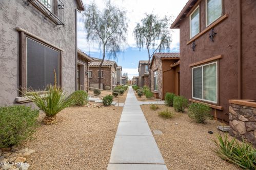 21824 39 St, Phoenix AZ 85050-4881 exterior