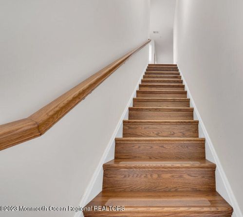 16 Kyle Dr, Tinton Falls NJ 07712-7536 exterior