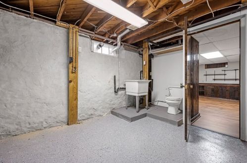 11 Fisher Rd, Worcester MA 01602-2810 exterior