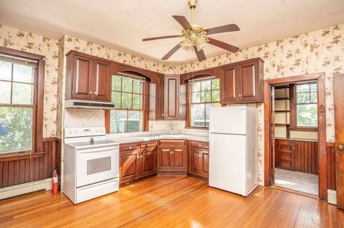 193 Broadway, Taunton MA 02780-1811 exterior