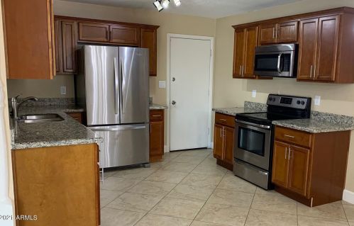 19230 20th Dr, Phoenix, AZ 85027-5252