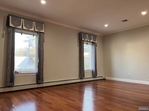 4 Mahan St, Tenafly NJ  07670-1822 exterior