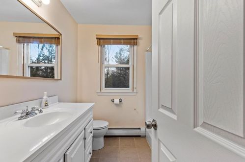 30 Bridle Path, Amherst MA 01002-1632 exterior