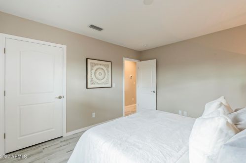 2340 12 St, Phoenix AZ 85086-9300 exterior