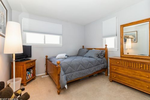 701 Kensington Way, Lemont IL 60440-1066 exterior