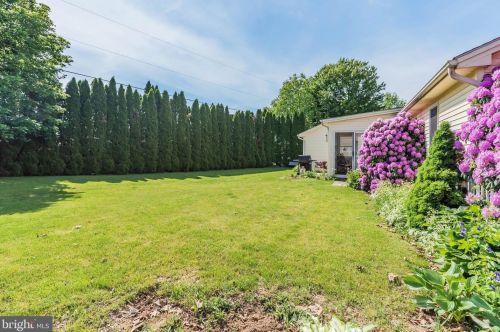 2 Wesley Dr, Carlisle PA 17015-4377 exterior