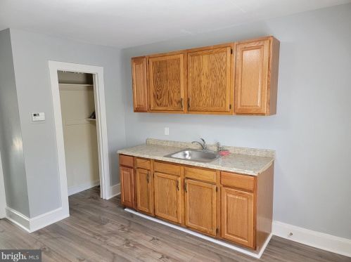 22 Barber Ave, West Deptford NJ  08096-2414 exterior