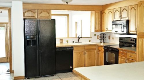 464 Cohannet St, Taunton MA 02780-4523 exterior