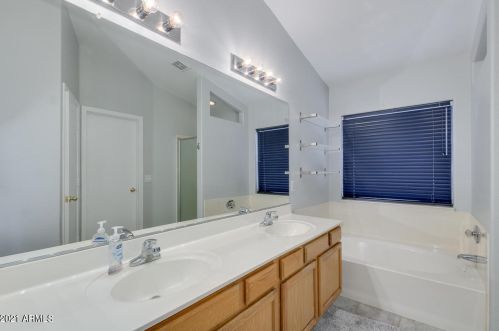 25801 65 Dr, Phoenix AZ 85033-1605 exterior